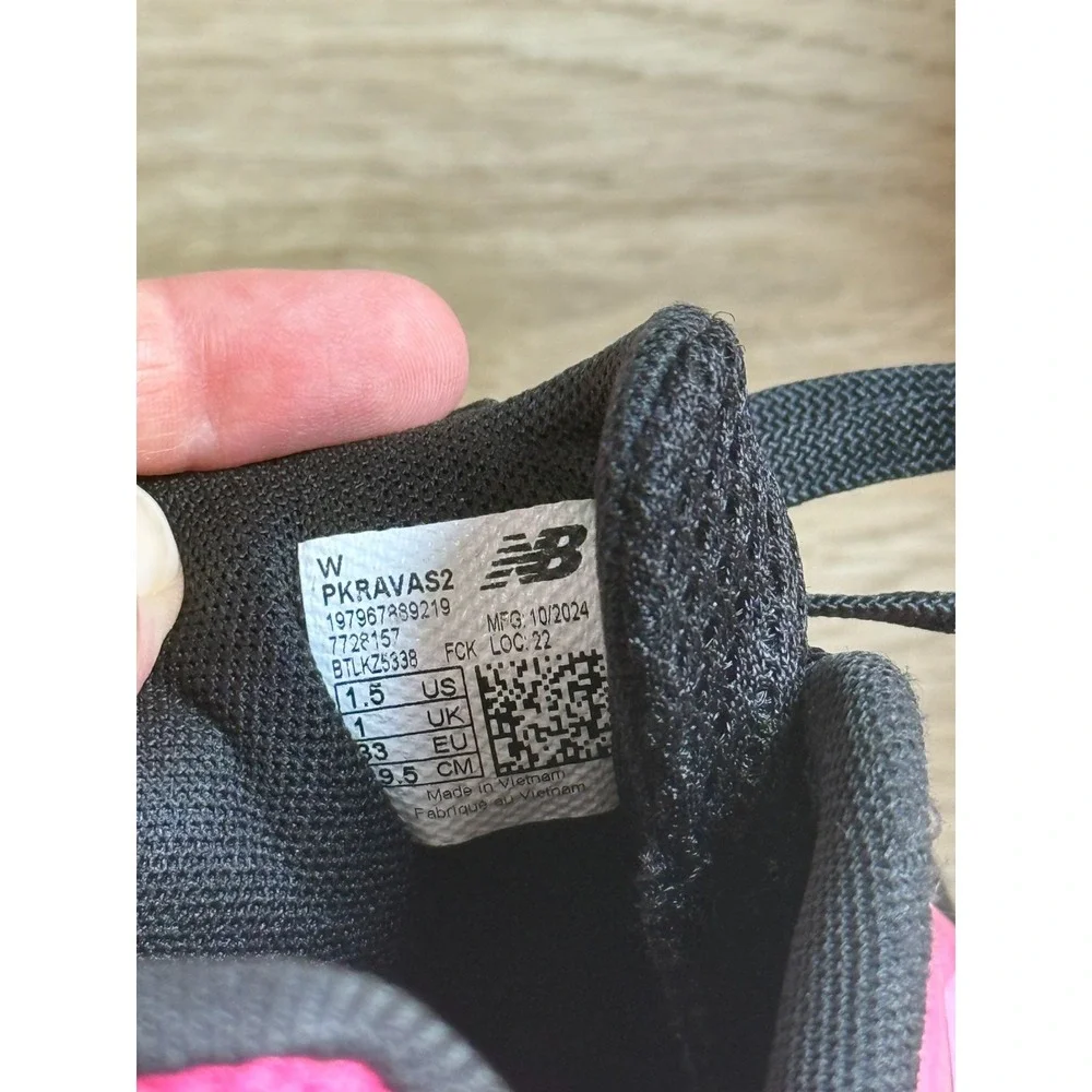 EUC Girls Shoes New Balance Kids Rave Run v2 (Big Kid) Pink and Black Size 1.5